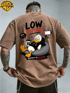 [Warner Bros] Officially Licensed, Men's Short Sleeve Lazy Duck Design Print, American Retro Washed Vintage T-Shirt, Outdoor Sport Casual Wear, Suitable for Daily Commuting, Machine Washable - Coffee Brown