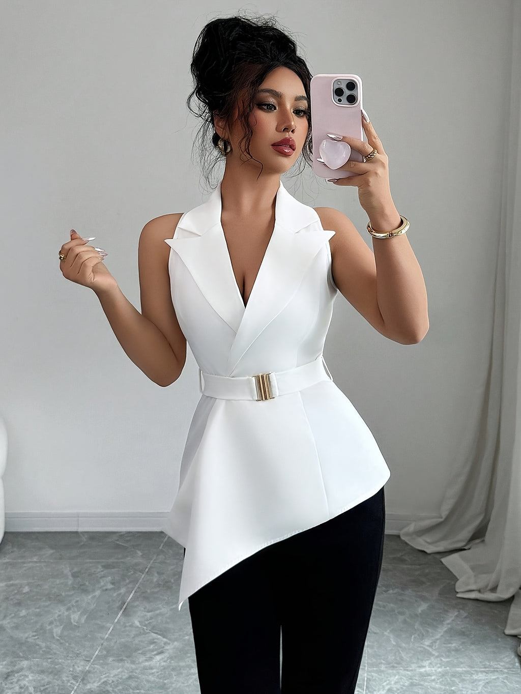 Women'S Stylish Sleeveless Blazer with an Asymmetrical Hem - White