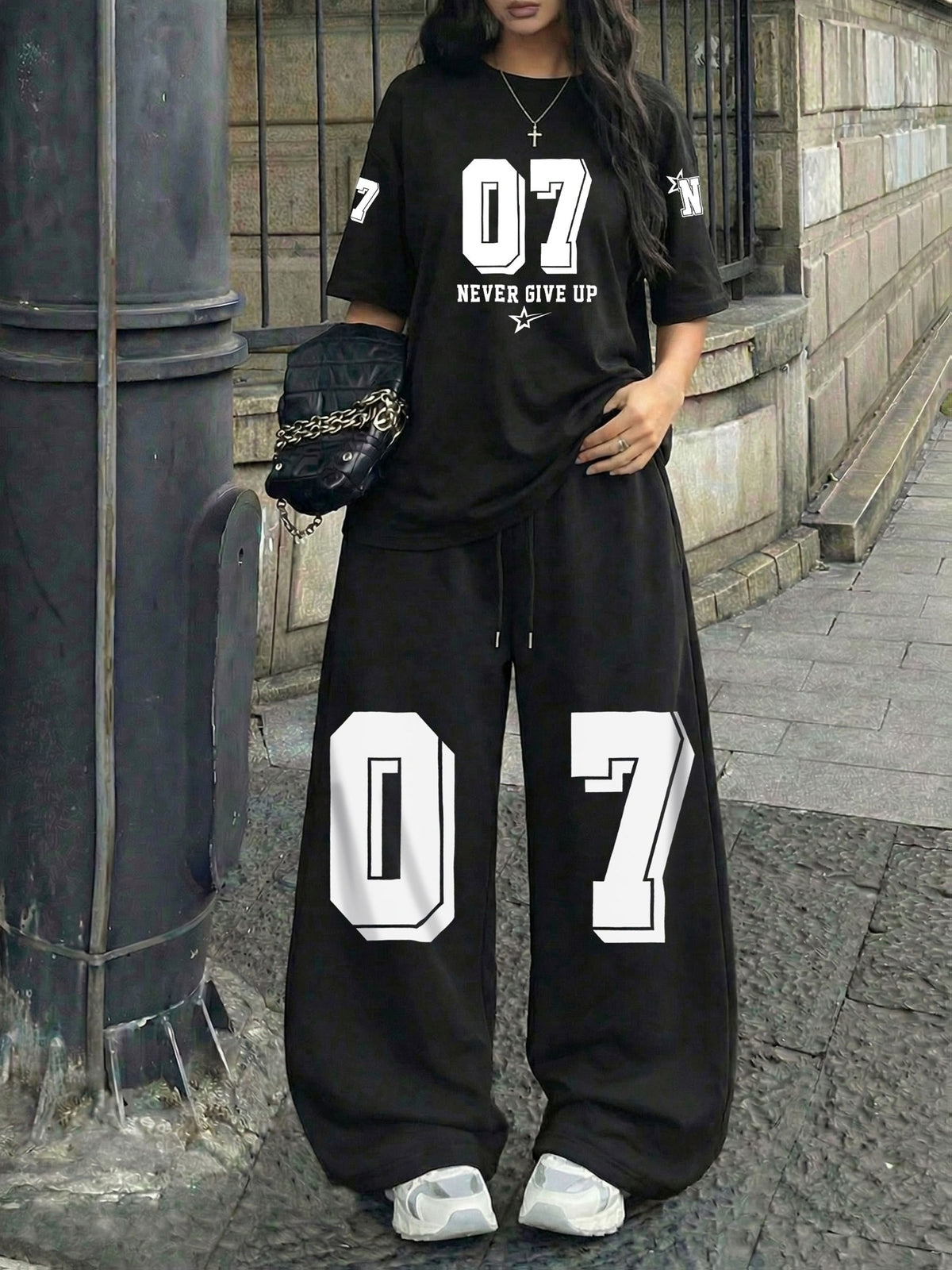 Women'S Casual Street Style Never Gives Up, Featuring a Printed Round-Neck Short-Sleeve Top And Loose Drawstring Pants Set, Perfect for Summer Streetwear - Black+black
