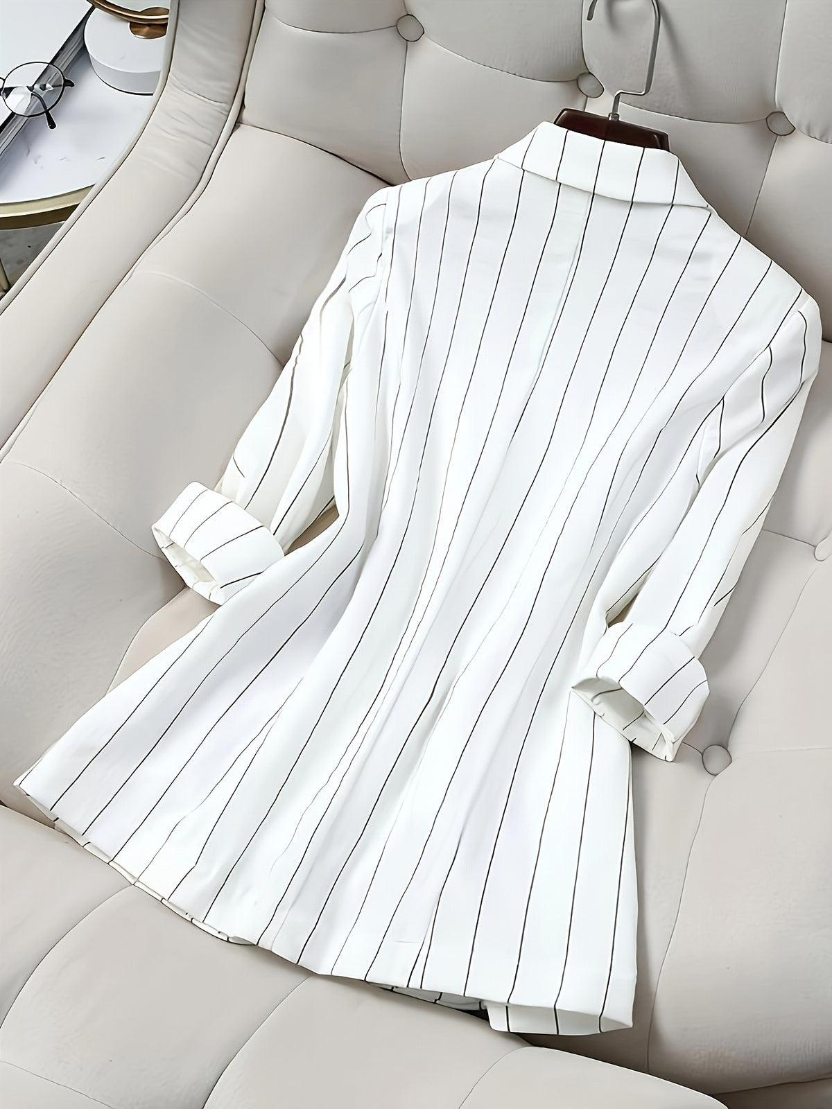 (YYTT) Elegant Striped Blazer for Women, Seven-Sleeve, New Slim Fit And Waist-Defining Thin Short Top, Professional Suit, Spring/Summer 2026 - White