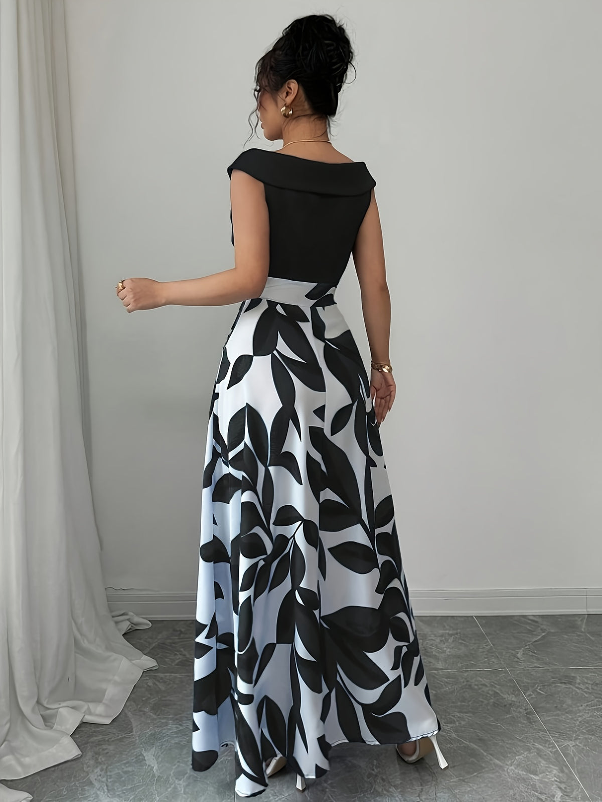 An Elegant V-Neck Floral Print A-Line Maxi Dress with Pockets - Featuring a Leaf Pattern, Short Sleeves, a Cinched Waist, And a Flowing Skirt, Perfect for Summer, Suitable for Both Casual And Formal Wear - Black