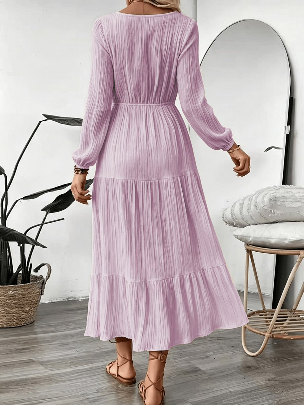 Women's Vacation Style Dress, Elegant and Fashionable V-Neck Lace Long Sleeve Maxi Dress - Light Purple