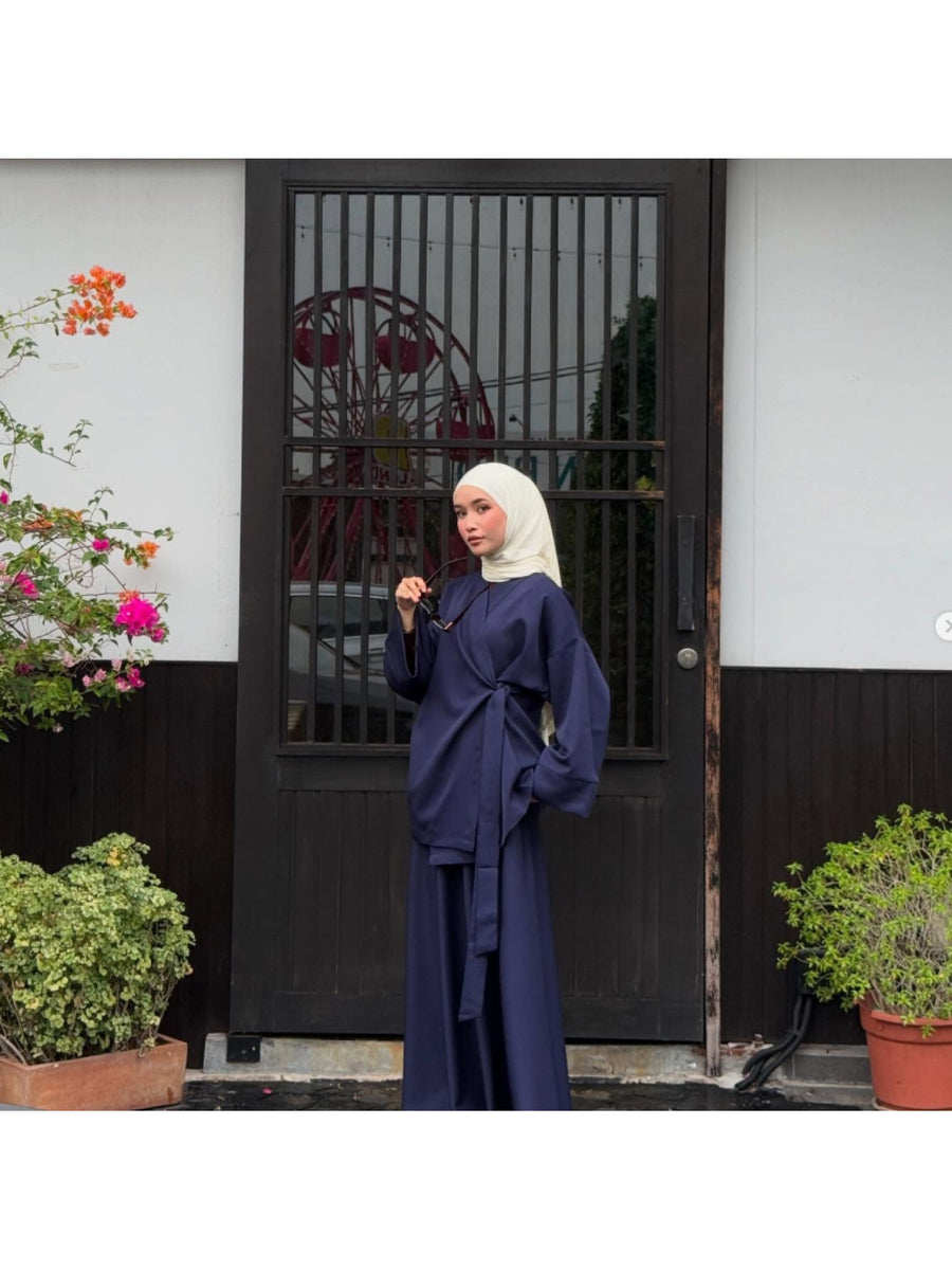 The Hanbok Dress Combines The Elegance of Baju Kurung with The Grace of Hanbok, Seamlessly Blending Into The Timeless Abaya Silhouette - Navy Color