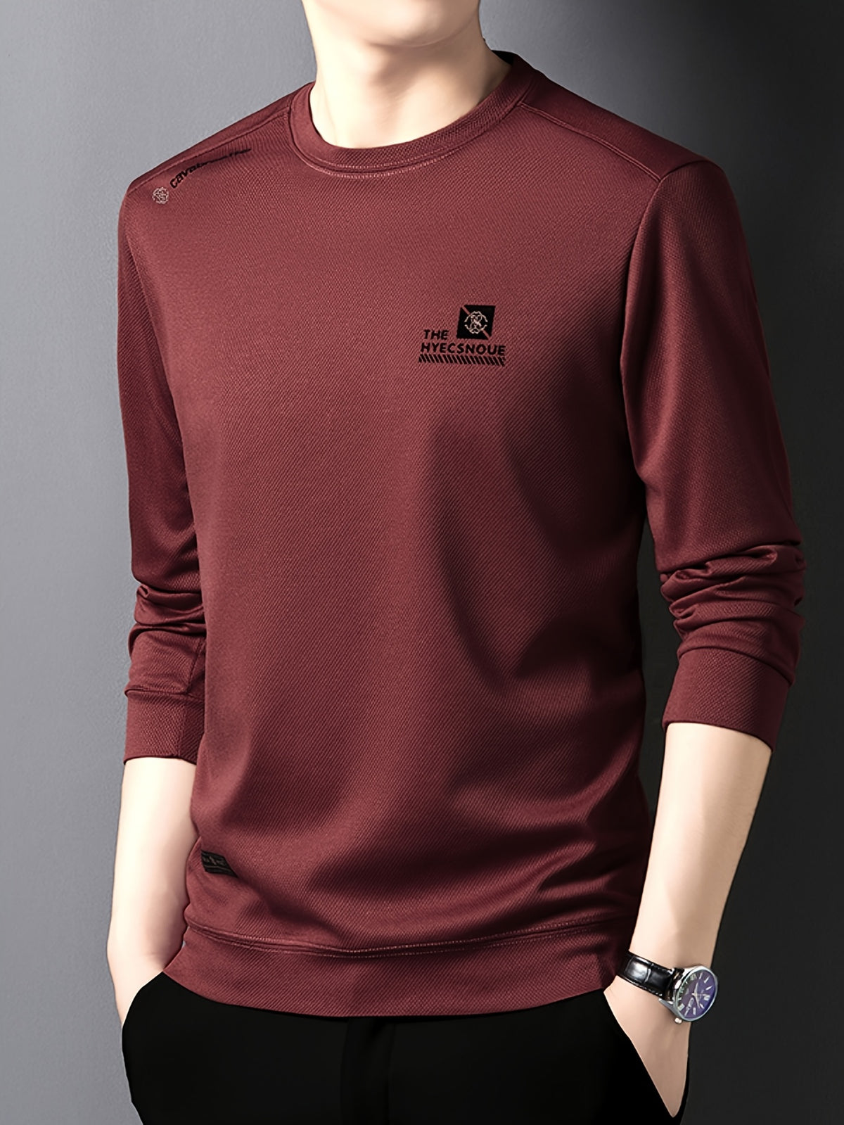 Minimalist Urban Crewneck Sweatshirt for Portable Daily Commuting - Red