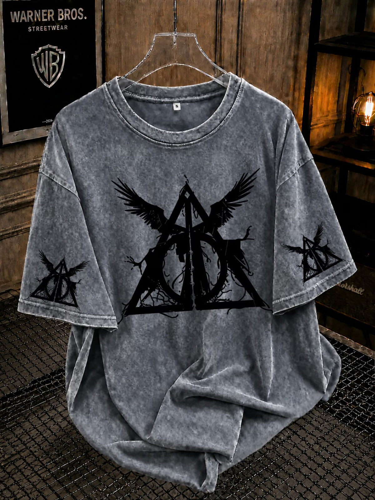 Deathly Hallows Print, Dark Magic Logo Pattern, Using American Retro Distressed Washed Style T-Shirt for Men, Loose Fit Men'S Top, Trendy Design with Half Sleeves, Suitable for Daily Commuting, Parties, Holiday Dates, V-Neck - Grey