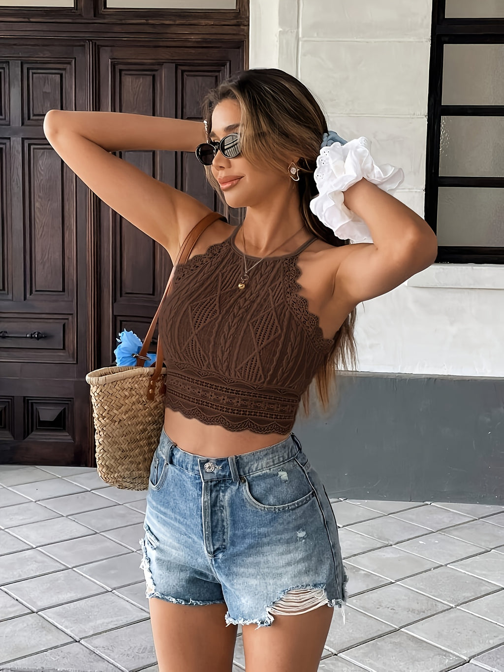 Women'S Vacation Contrast Lace Cropped Slim Fit Halter Neck Tank Top, White Wedding Season, Lace Patchwork, Textured Fabric, Tight Halter Neck Tank Top, Summer Women'S Clothing, Suitable for Daily And Holiday Wear Chic - Khaki