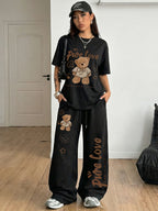 Women's 2-Piece Set: Spring/Summer Fun "Brown Bear" Heart and Letter Print Daily Y Casual T-Shirt with Drawstring Loose Straight-Leg Pants. Soft, Comfortable, Niche Hip-Hop Y2K Versatile Streetwear T-Shirt Set, Suitable for Summer Outings - Black