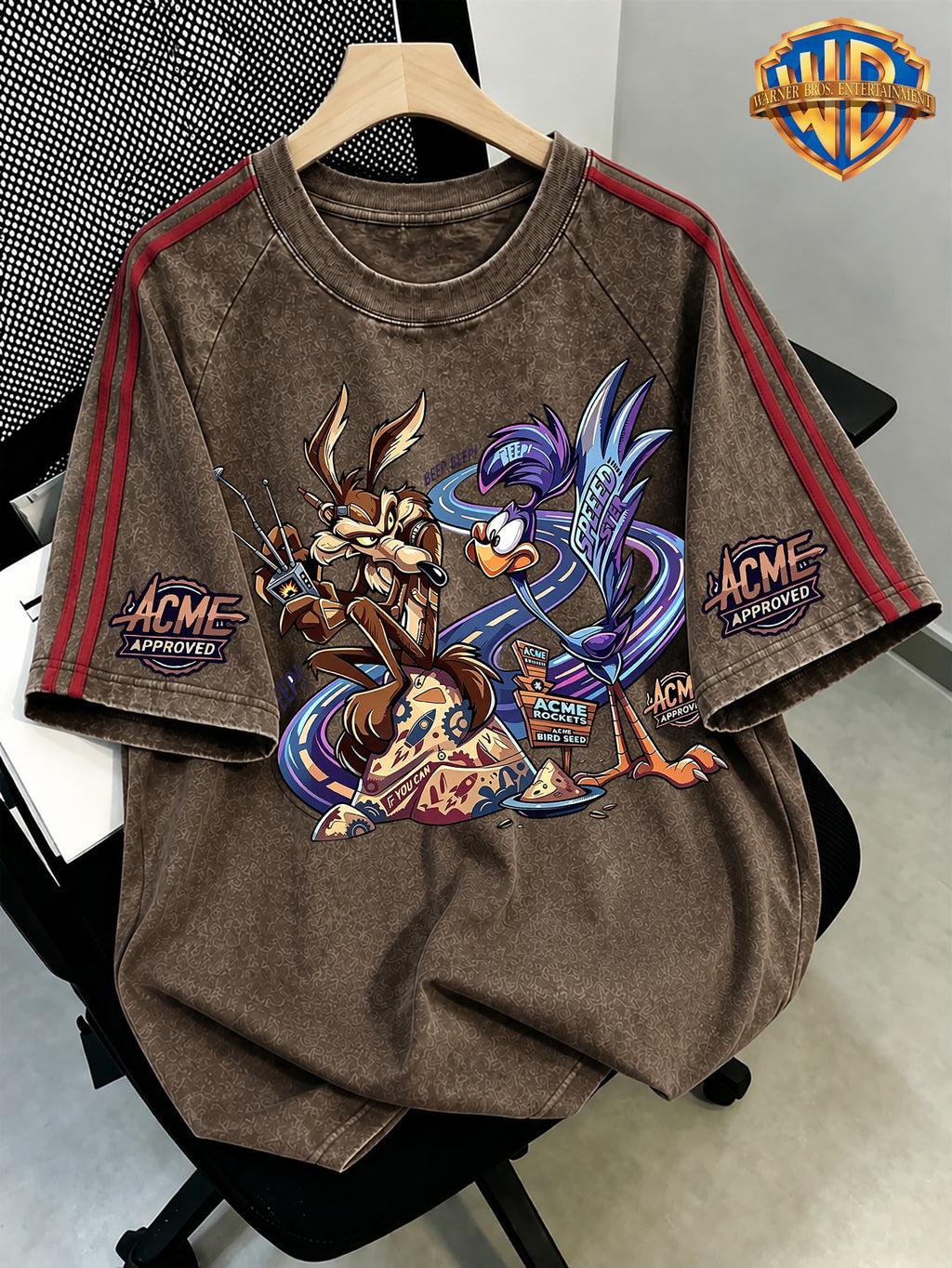 WB Warner Bros. Official License, American Retro Happy Tunes Highway Racing Distorted Heart Wolf Bip Bip Bird Pattern, Washed Loose Short Sleeve T-Shirt, Men'S Loose Retro Streetwear Outfit - Coffee Color