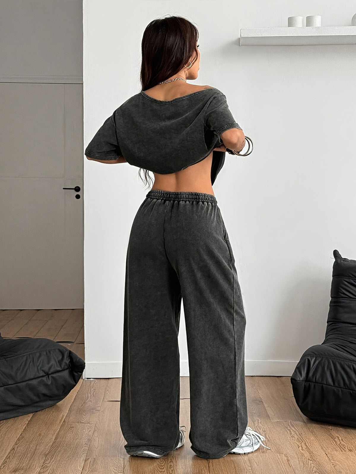Women's 2pcs Set - Vintage Washed Off-the-Shoulder Short Sleeve Top + Elastic Waist Wide-Leg Joggers Set, Graffiti Bear Print Y2K Casual Street Style Women's Loungewear Sportswear Set - Black