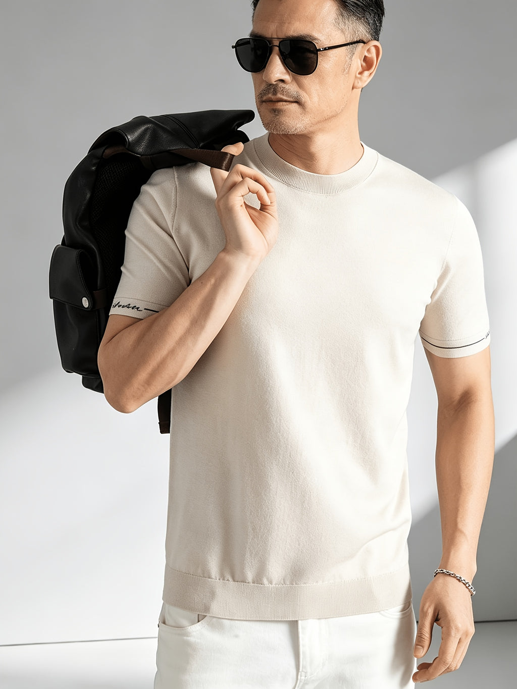 Business-casual Men's Crew Neck Short-sleeve Knit T-shirt, Slim-fit Lightweight and Breathable Knit Top, with Contrast-color Stitching and Letter Embroidery on the Cuffs, Suitable for Daily Wear, Office, and Weekend Outings in Summer - Apricot