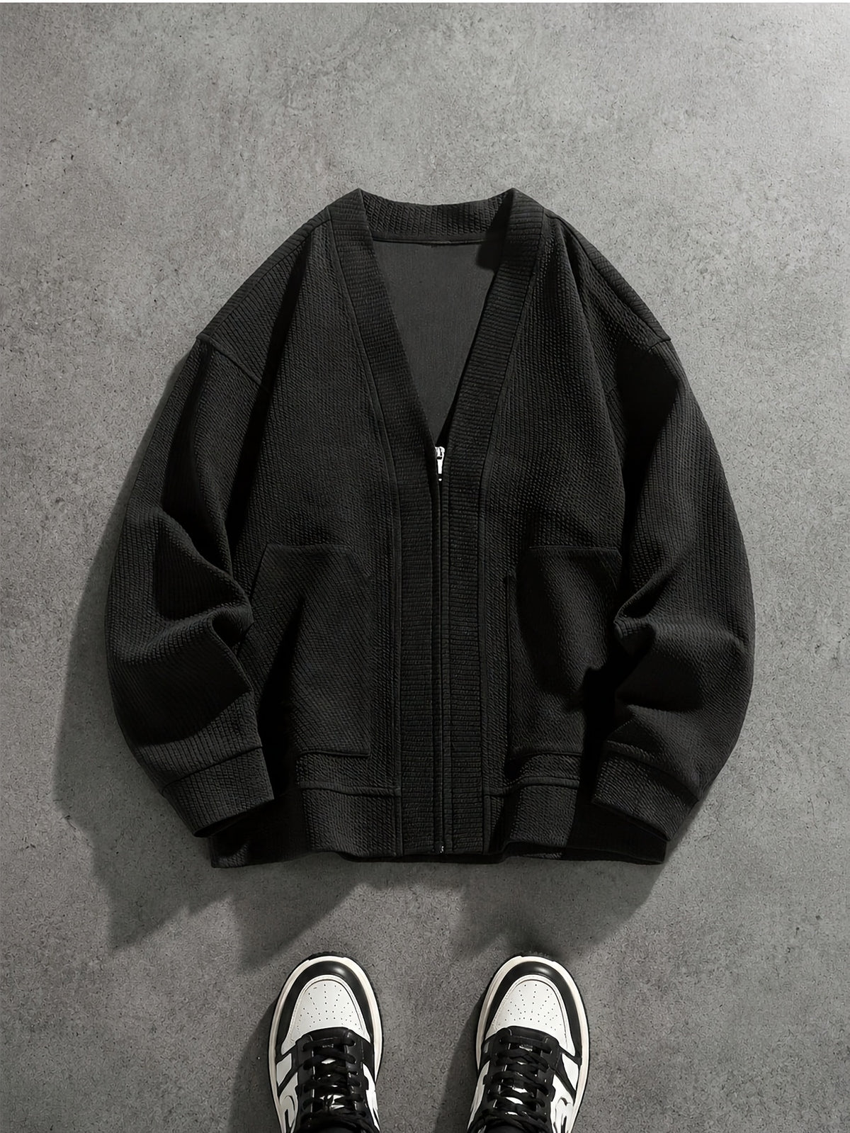 Spring/Autumn New Men's Solid Color V-Neck Zipper Knit Cardigan Jacket, Versatile Top for Commuting, Daily Wear, and Casual Occasions, Simple, Loose-Fitting, Skin-Friendly, and Soft, Couple's Knit Outerwear - Black