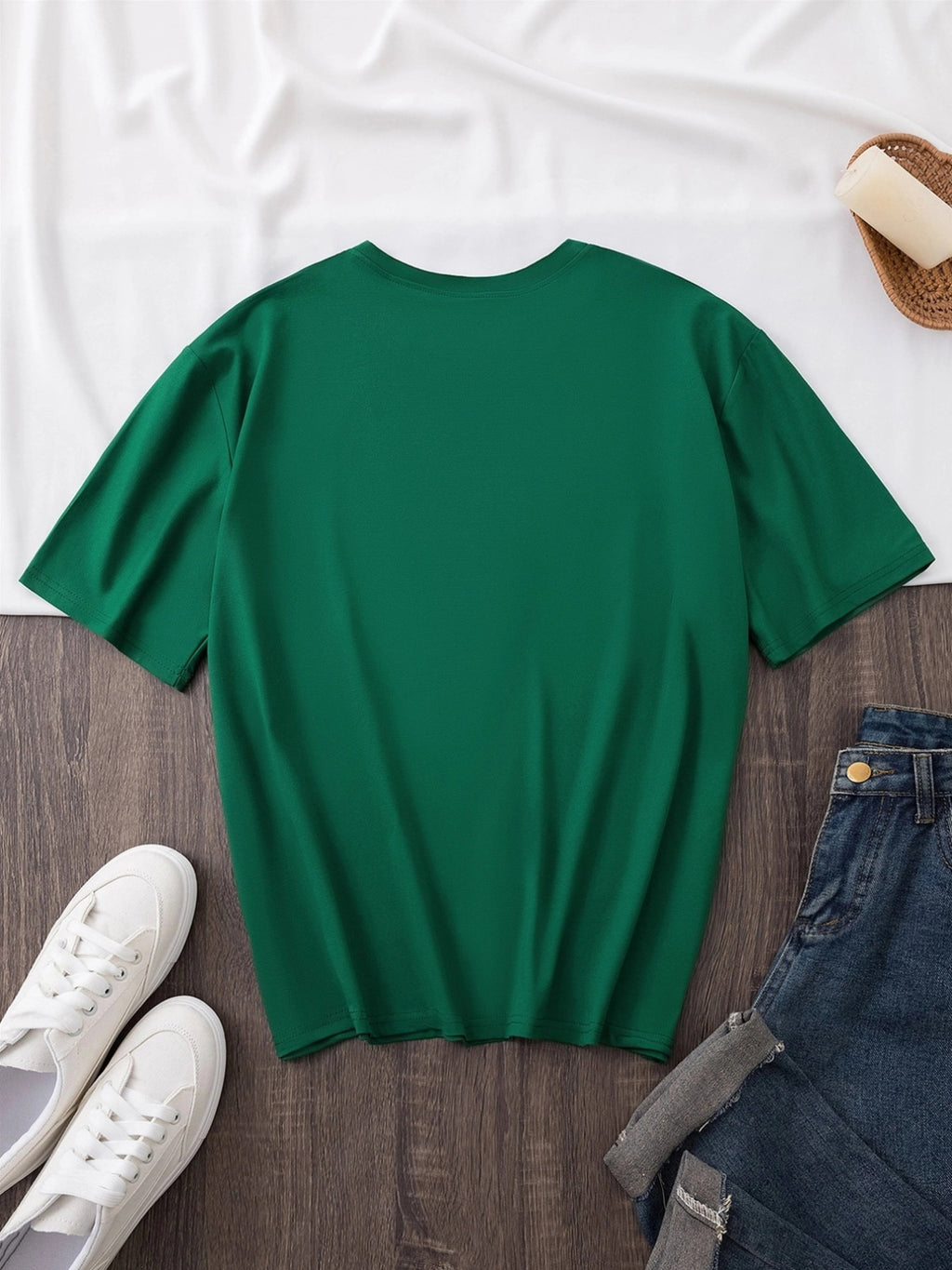 A Very Trendy Solid-color Women's Fashion T-shirt That Is Perfect for Spring and Summer, and Versatile Enough for All Seasons and All Body Types! - Green