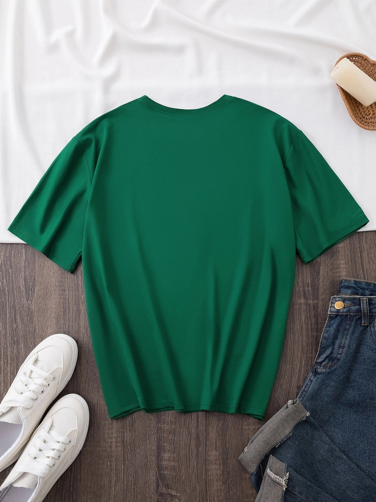 A Very Trendy Solid-color Women's Fashion T-shirt That Is Perfect for Spring and Summer, and Versatile Enough for All Seasons and All Body Types! - Green