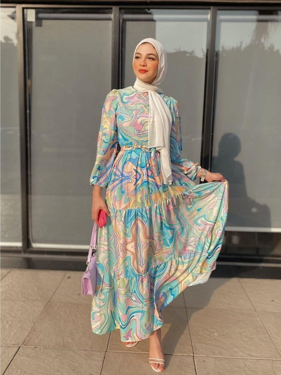 A Lightweight, Waist-Tied Long Dress Featuring a Colorful Tie-Dye Print in a Middle Eastern Casual Fashion Style, Suitable for Outdoor Leisure And Shopping Occasions, Perfect for Summer Wear - Polychrome