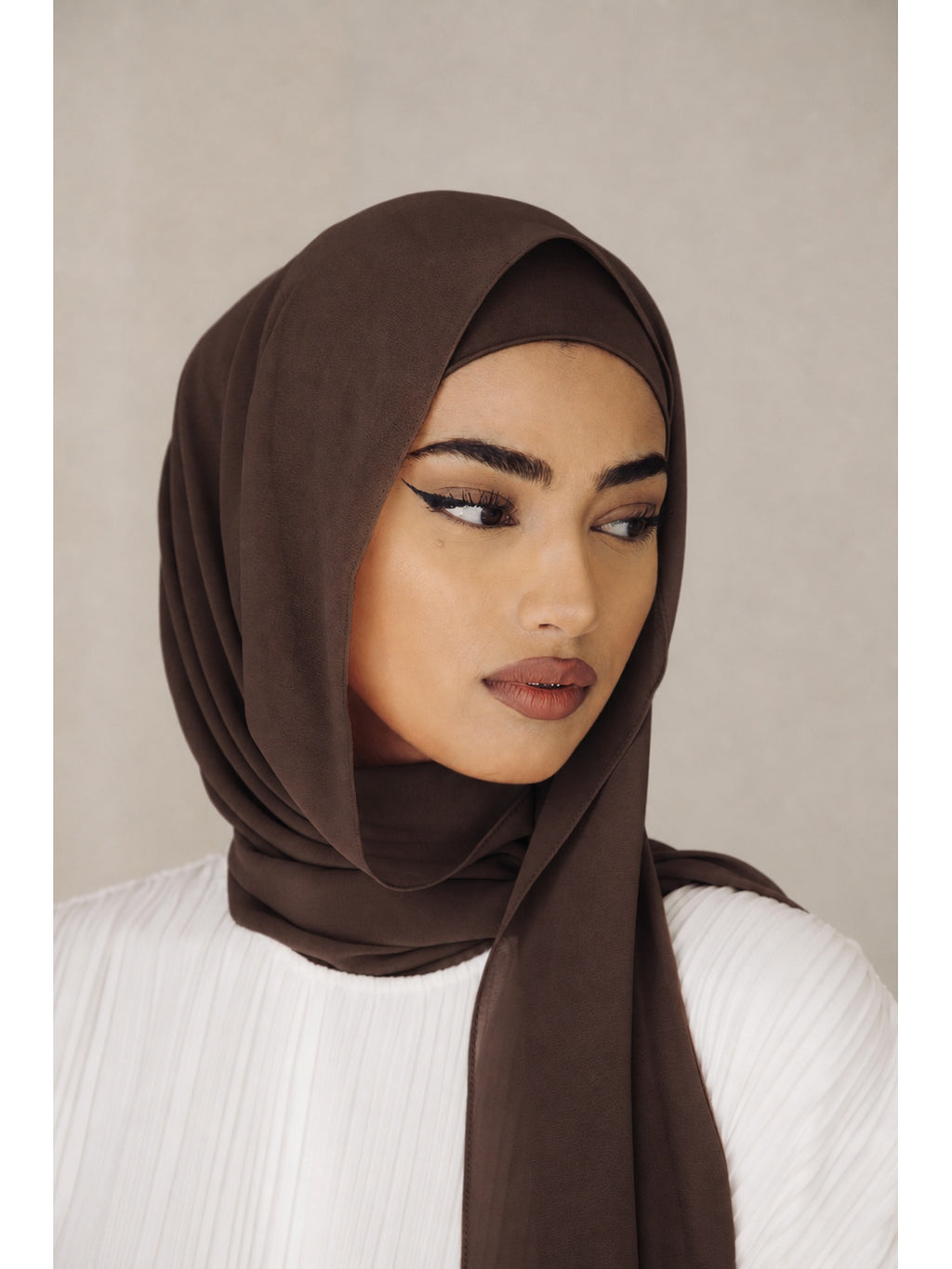 2pcs/Set Includes One Solid-Color Chiffon Headscarf And One Tube-Style Under-Cap. Made from High-Quality, Durable Chiffon, The Set Is Smooth, Comfortable, And Breathable. Suitable for Daily Wear, Commuting, And Eid Prayers; Perfect for All Seasons - Reddish Brown