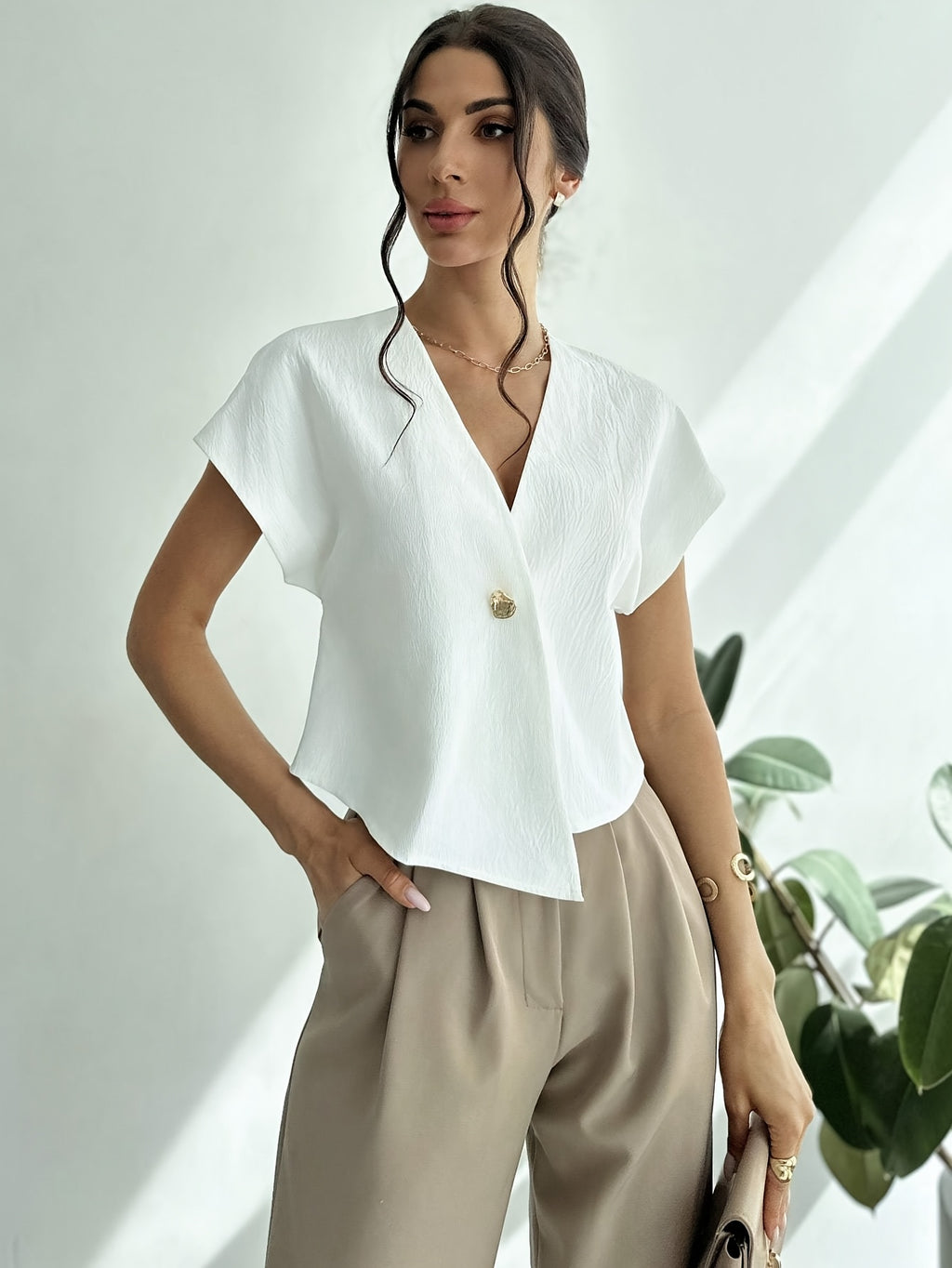 Elegant Middle Eastern-Inspired Women's V-Neck Button-Front Blouse - Lightweight Machine-Washable Solid Color Shirt for Summer Commuting, Music Festivals & Casual Outings - Elegant Collection, Versatile Top, Minimalist Design, Breathable Fabric, Stylish - White