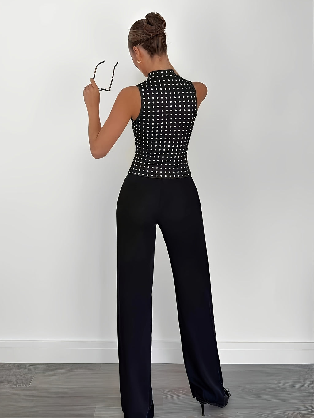 Spring/Summer Women's Halter Neck Slim Fit Off-Shoulder Elegant Metal Buckle Sleeveless Top, Halter Neck Fashion Vest Top - Black Polka Dots