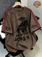 WB Warner Bros. Official Licensed Washed Distressed Red Double Stripe Raglan Short Sleeve T-Shirt, "HER JOKER" Dark Print Top with Scrawled Line Art Clown, Men's Loose Vintage Streetwear, Contrast Stripe Sleeve Crew Neck Casual Sportswear - Coffee Color