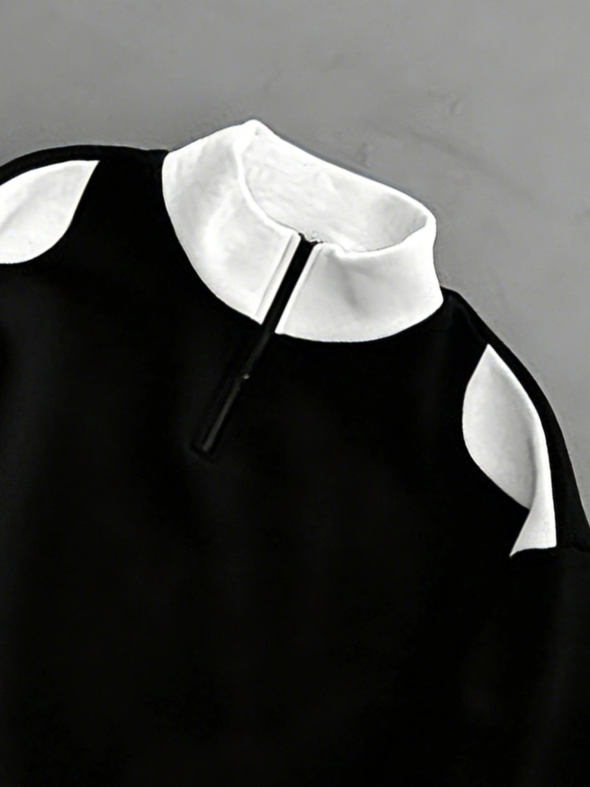 Men's  Plain Fit Color-Block Stand Collar Sweatshirt, Featuring a Black and White Contrasting Color Splicing, with a Three-quarter Zipper and Stand-up Collar Design, in a Vintage Motorcycle Biker Style - Black