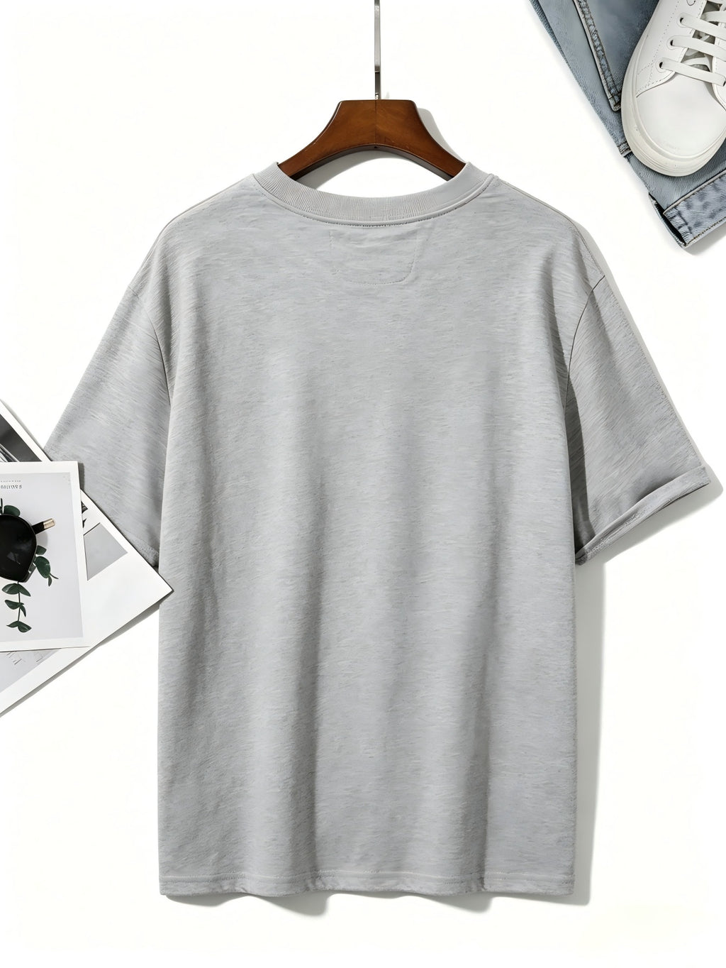 Minimalist Geometric Print Pure Cotton T-shirt, with a Delicate and Skin-friendly Feel, Featuring a Trendy Streetwear Style and Premium Texture. High-quality Unisex Short-sleeve Tee, Versatile for Daily Commutes and Casual Wear - Light Grey