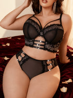 Plus Size Sexy Lace Lingerie Set with Unique Heart-Shaped Clasp Design - Black