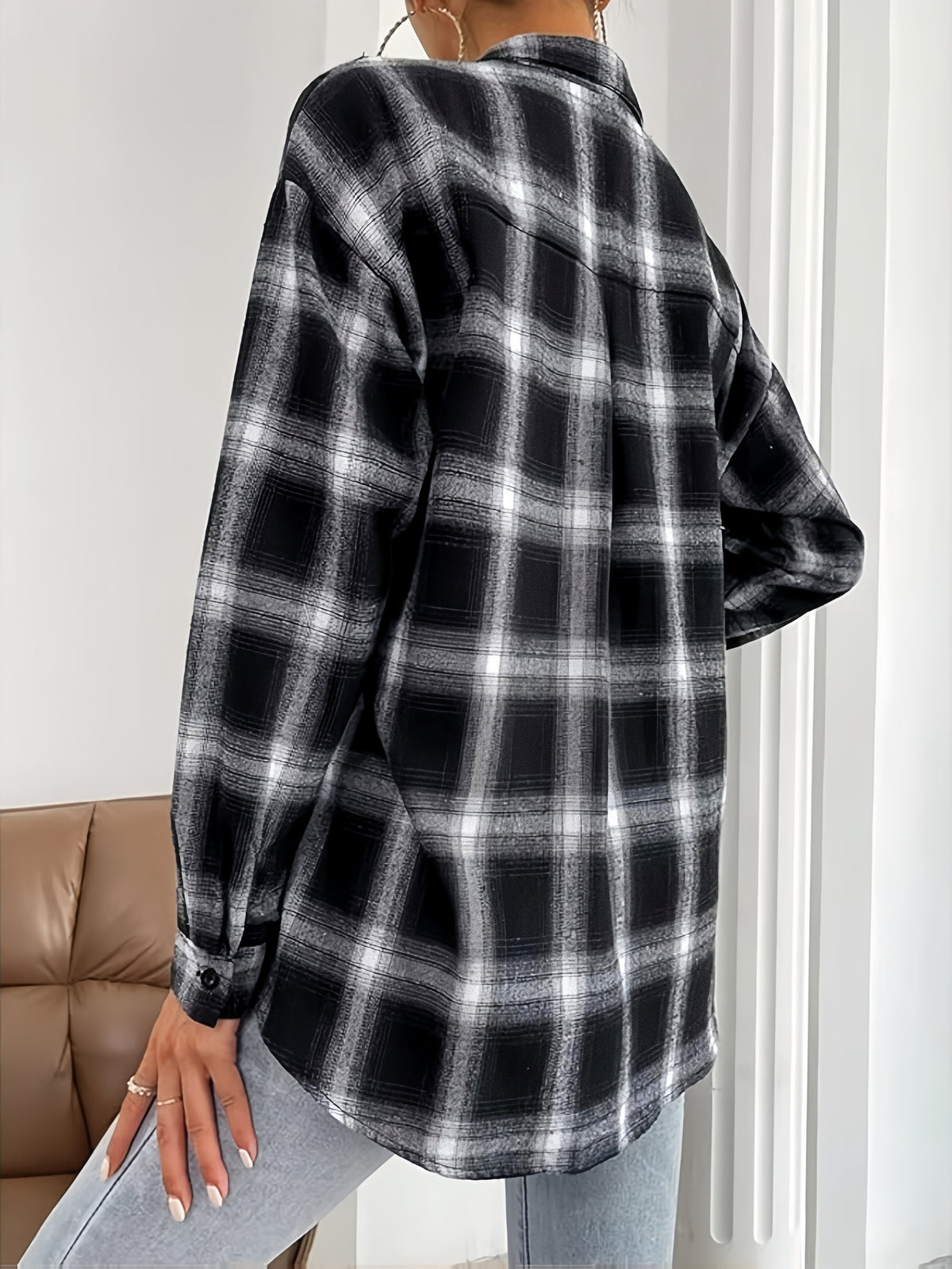 A Women'S Casual Long-Sleeve Checkered Shirt Featuring a Classic Black And White Pattern, with a Collared Button-Up Design Made from Exquisite Twill Fabric That Is Comfortable And Breathable, Making It Perfect for Spring And Autumn - Black And White Grid