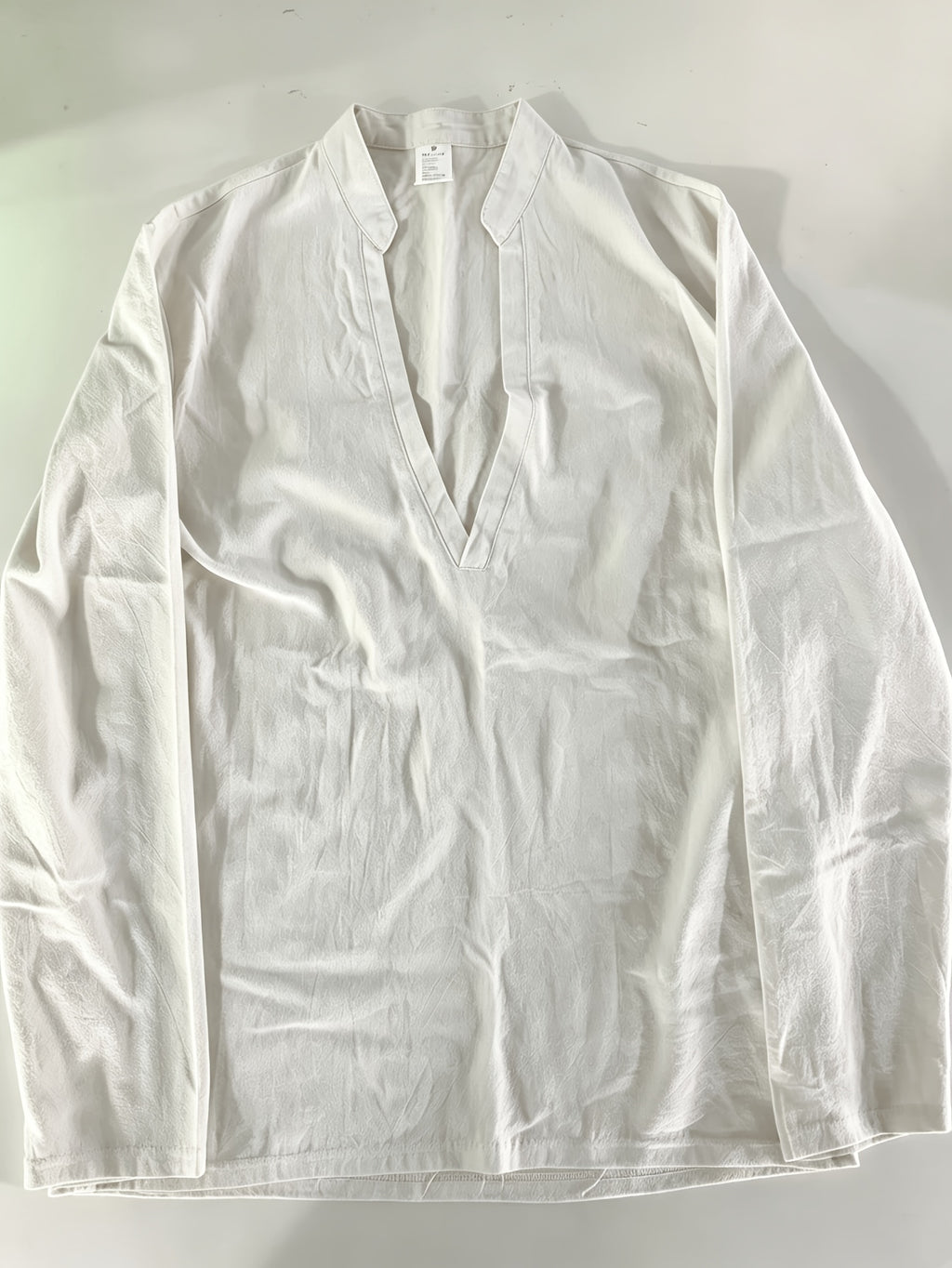 Men's Stand-Up V-Neck Half-Open Placket Linen Long-Sleeve Shirt, Solid Color Basic Style, Suitable for Beach Vacations, Daily Outings, and Casual Gatherings, Can Be Worn Alone or as an Inner Shirt - White