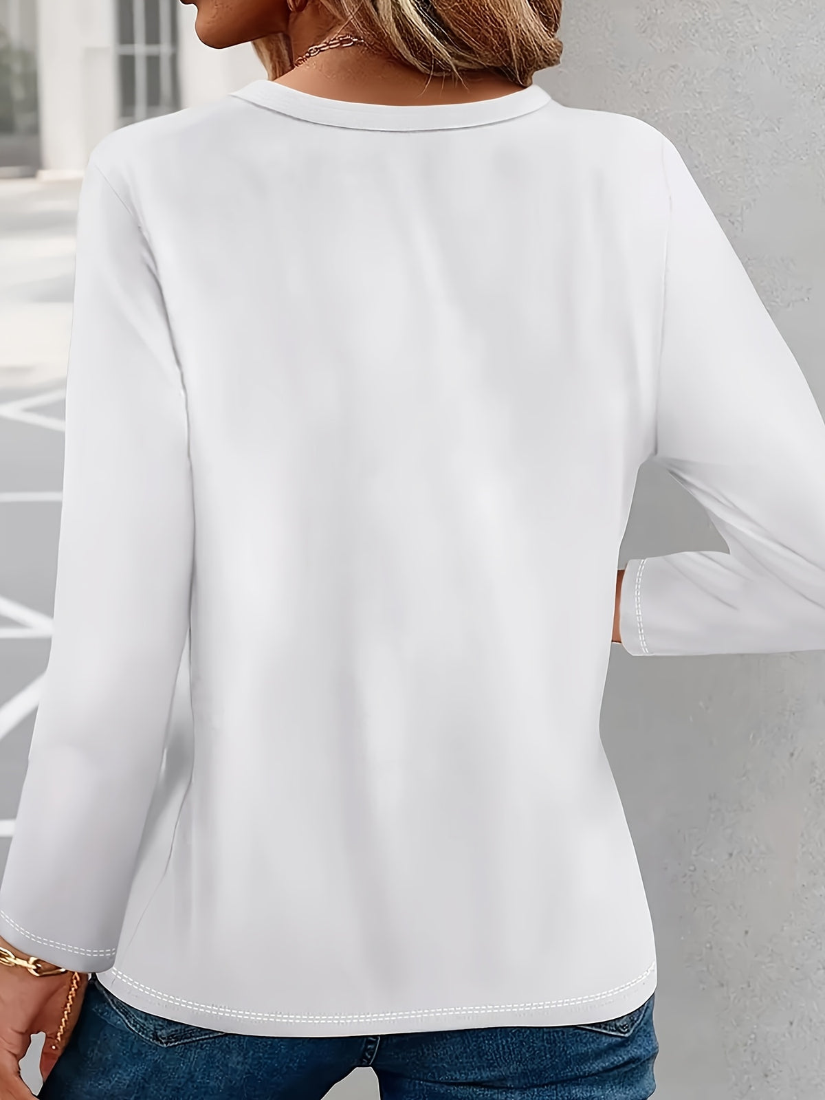 Women'S V-Neck Long Sleeve T-Shirt Made of Pure, Featuring a Printed Design That Flatters The Figure And Is Versatile for Various Outfits - White