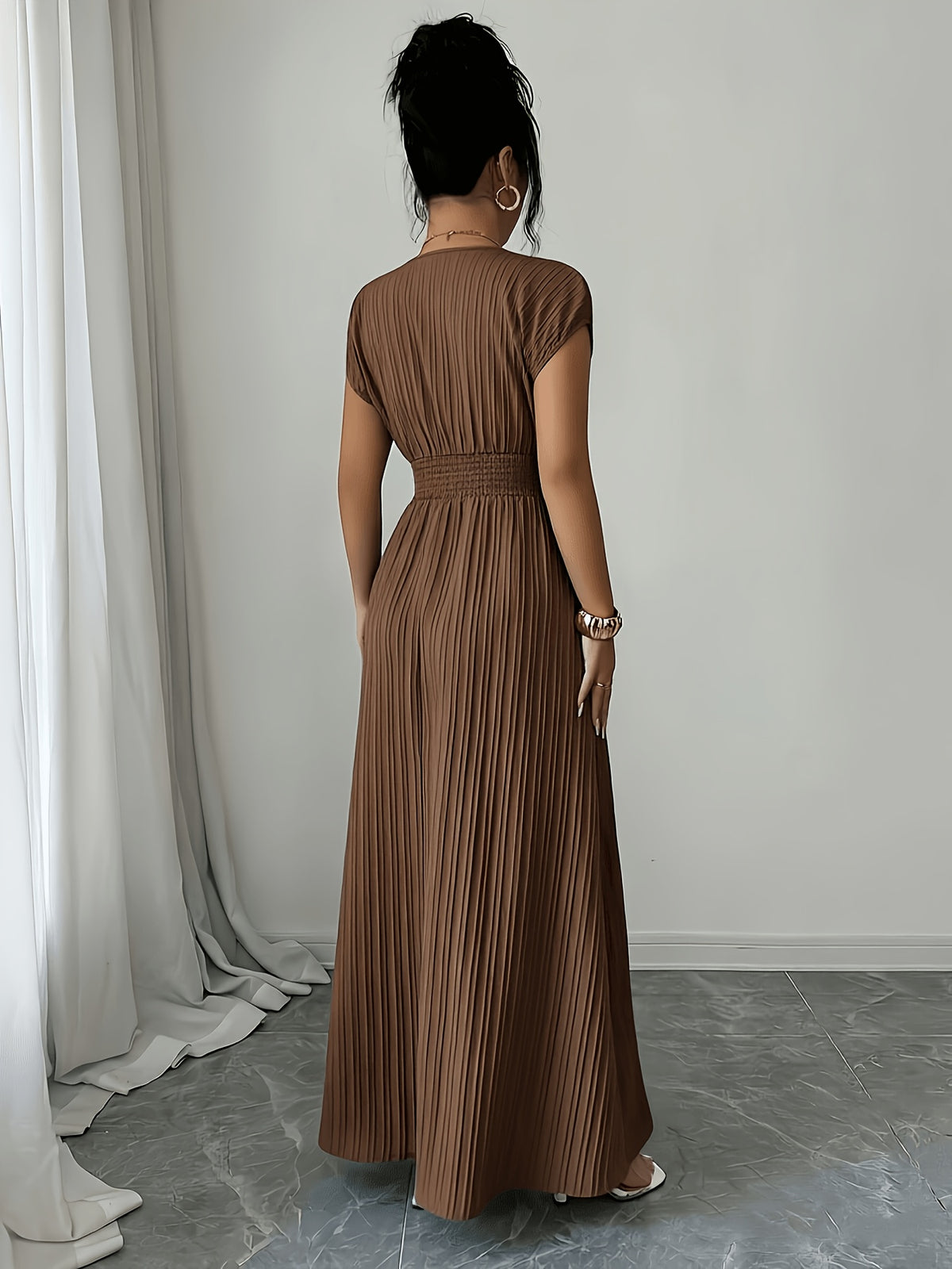 Women'S V-Neck Sleeveless Midi Dress, Textured Fabric, Waist-Cinching Design, Elegant Vacation Style, Spring/Summer Collection [Gavin] - Dark Brown