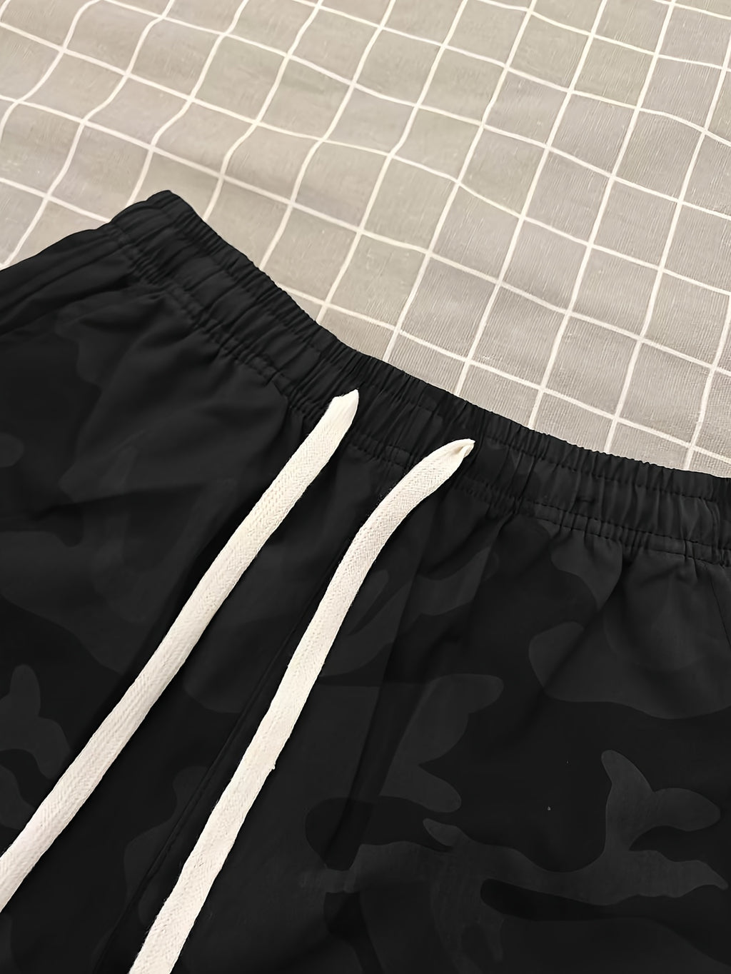 Trendy Fashion Camouflage Cargo Bermuda Shorts for Women, Lightweight And Breathable, Elastic Waist with Adjustable Drawstring, Suitable for Casual Wear, Outdoor, Fitness, Outings, Dates, And Various Places - Camouflage Black