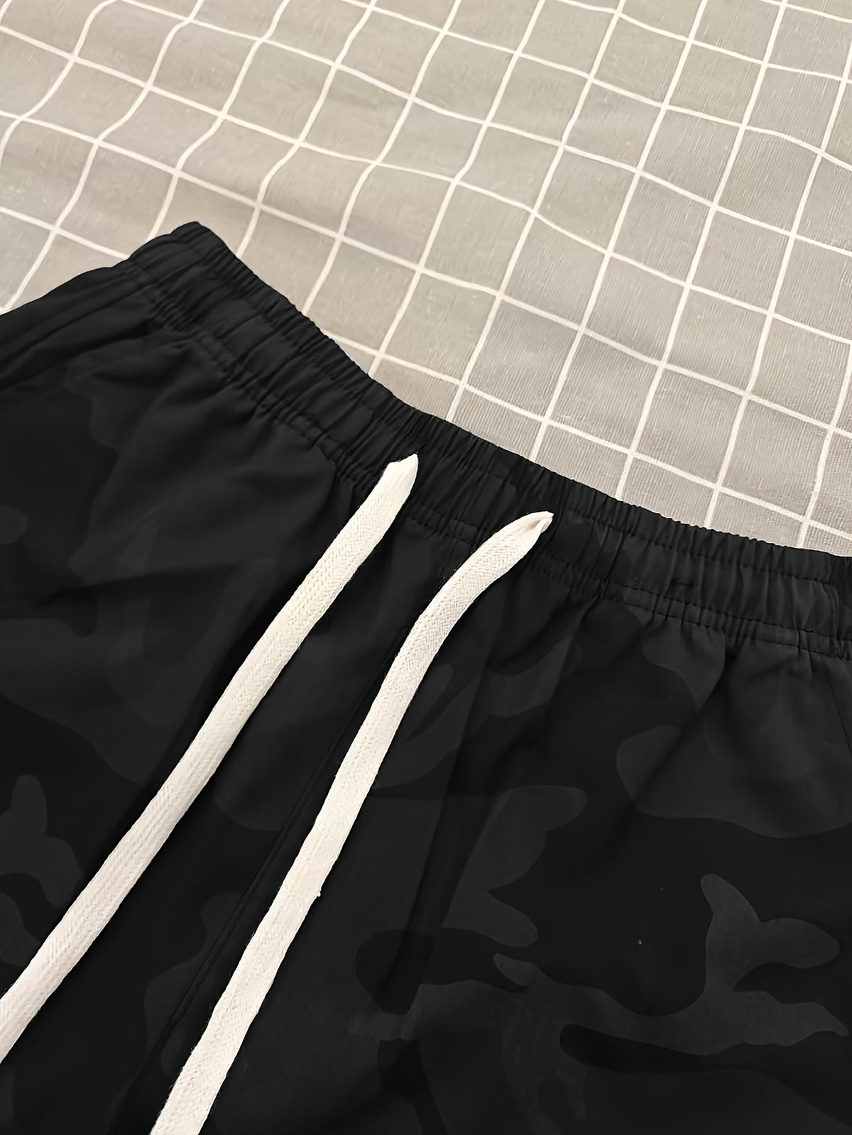 Trendy Fashion Camouflage Cargo Bermuda Shorts for Women, Lightweight And Breathable, Elastic Waist with Adjustable Drawstring, Suitable for Casual Wear, Outdoor, Fitness, Outings, Dates, And Various Places - Camouflage Black
