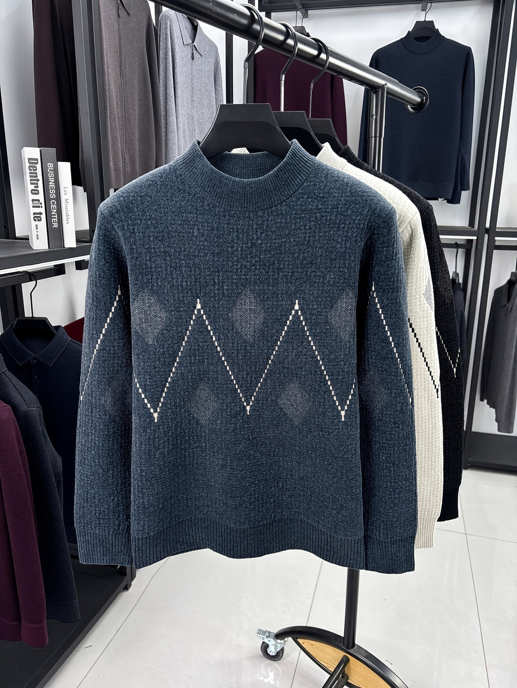 Minimalist Urban Crewneck Sweater for Portable Daily Commuting - Navy