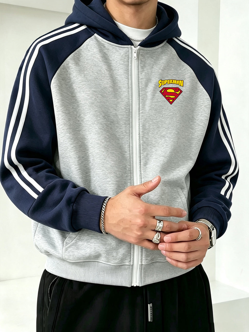 Street Fashion Style New Autumn Winter Men'S Sweatshirt Hooded Jacket Top with "Superman" Classic Logo Shield Design, Blue-Gray Striped Sleeve, Loose Fit, Men'S Apparel - Light Twist Gray