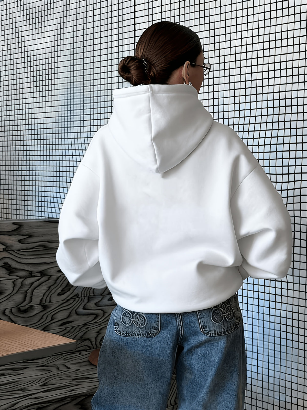 Vintage Slogan and Butterfly Print Long-Sleeve Sweatshirt, Suitable for Daily Casual Wear, Outdoor Picnics, Street Photography, and Use, Applicable for Autumn and Winter Seasons - White