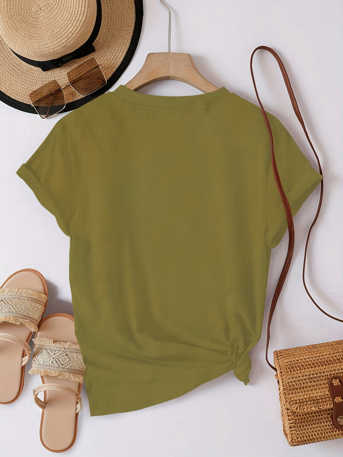 A Very Trendy Solid-color Women's Fashion T-shirt That Is Perfect for Spring and Summer, and Versatile Enough for All Seasons and All Body Types! - Olive Green