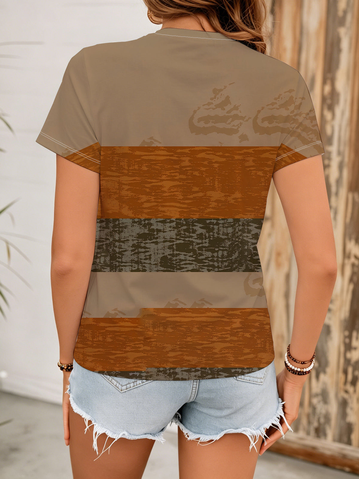 Women's Vintage Western Brown Patchwork Striped T-Shirt - Short Sleeve Full-Body Patchwork Print Top with Suitable for Farm Trips, Casual Summer Style Tunic for Casual Attire & Layering - Mixed colors