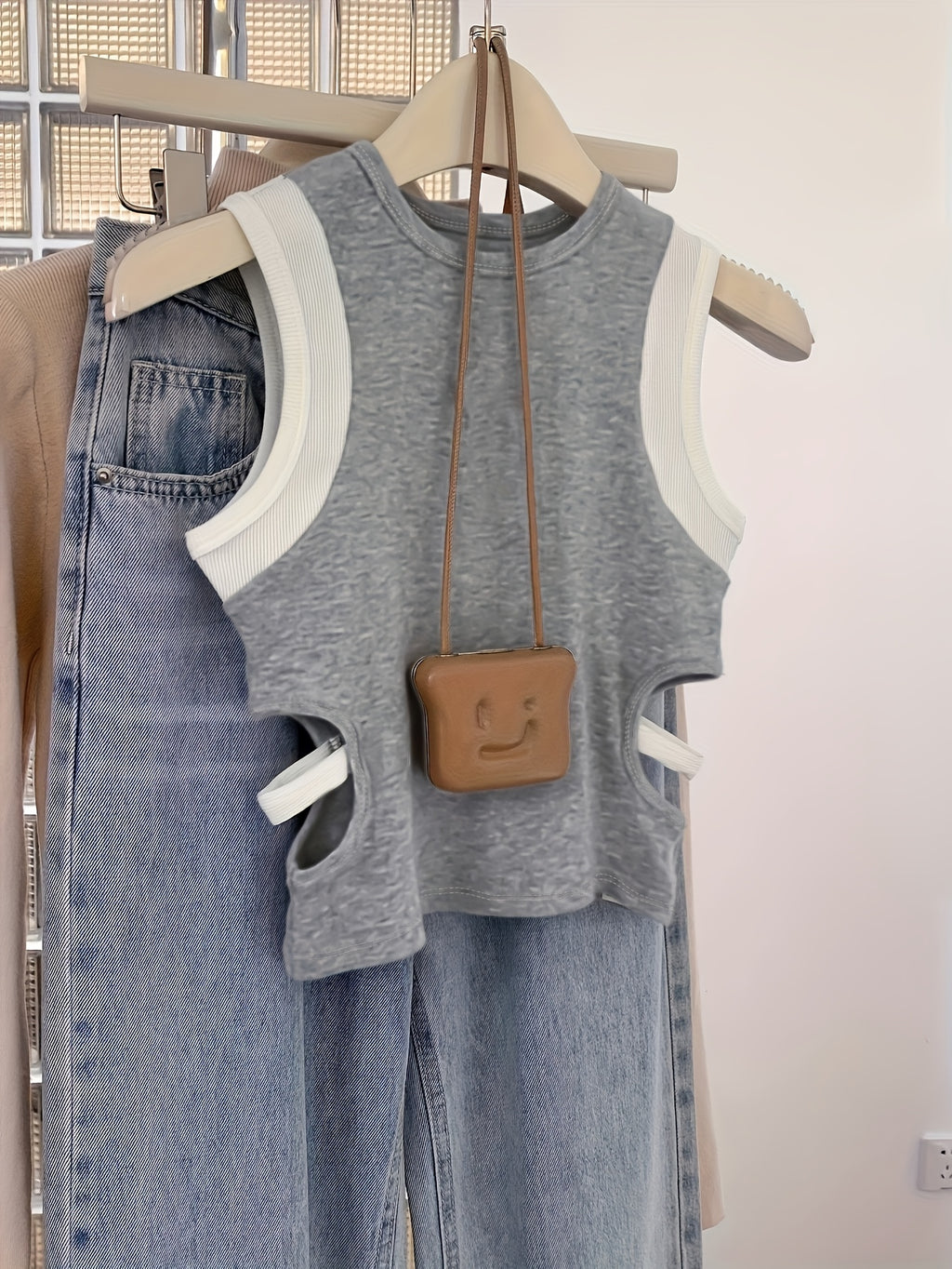 Women'S Round Neck Fashion Contrast Tank Top, Waist Cut-Out Design Top - Mixed colors