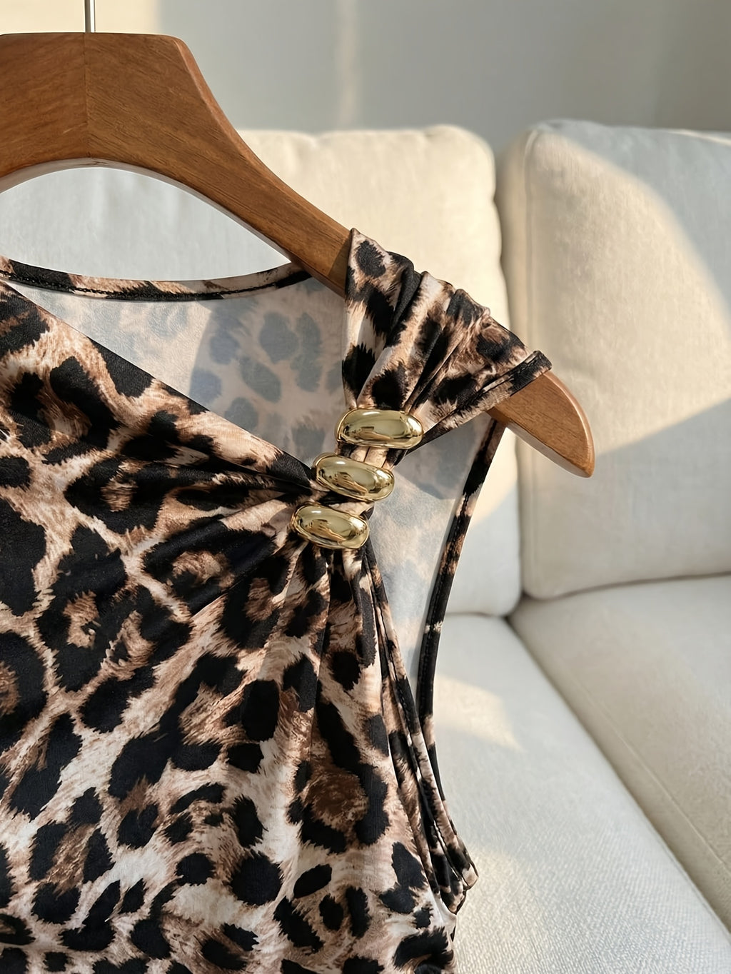 Women's Leopard Print Slim-Fit Bodysuit, Sexy Sleeveless Round Neck Waist-Cinching Top - Leopard Print
