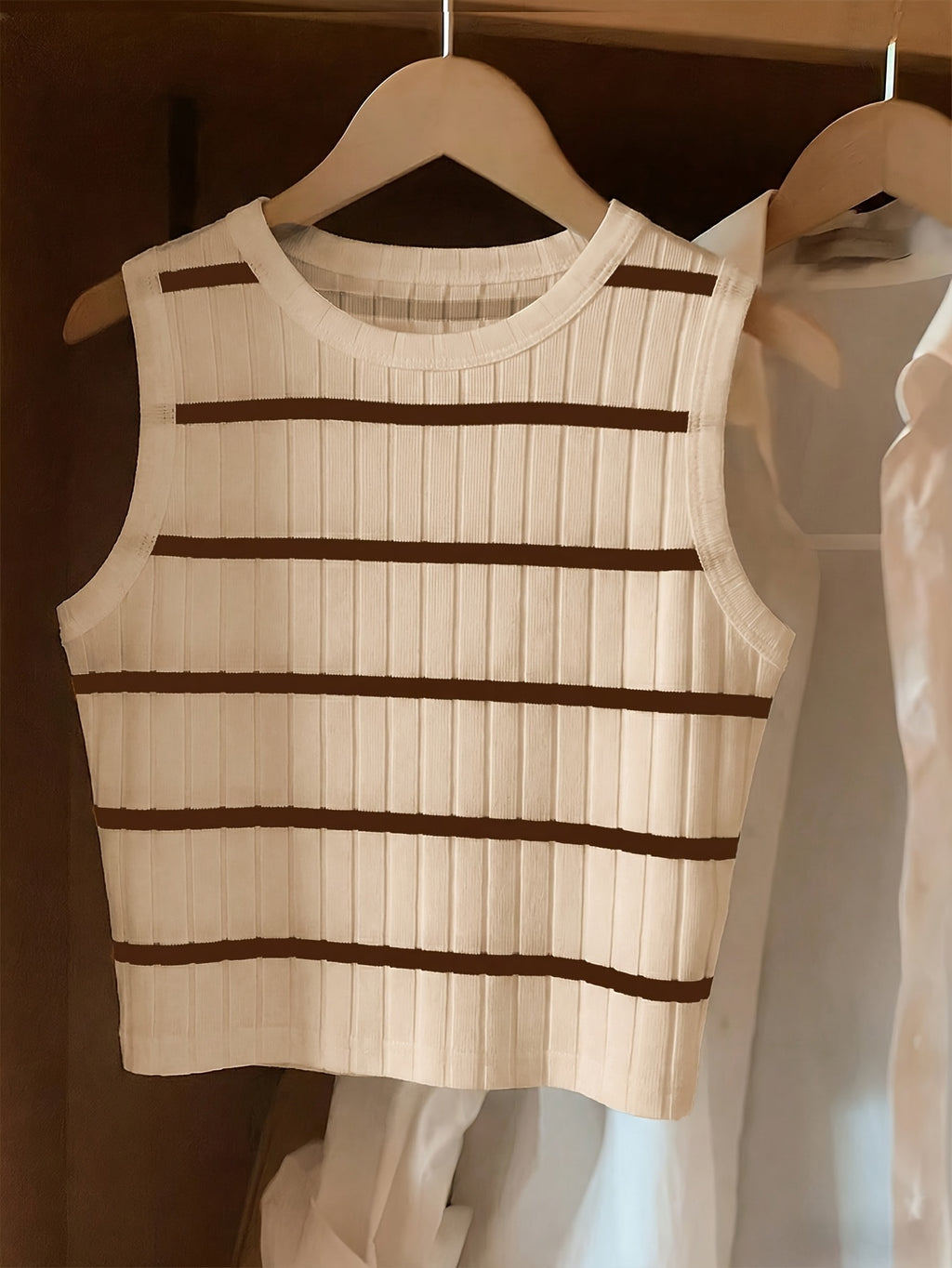 Women'S Fashion Striped Round Neck Tank Top - Khaki