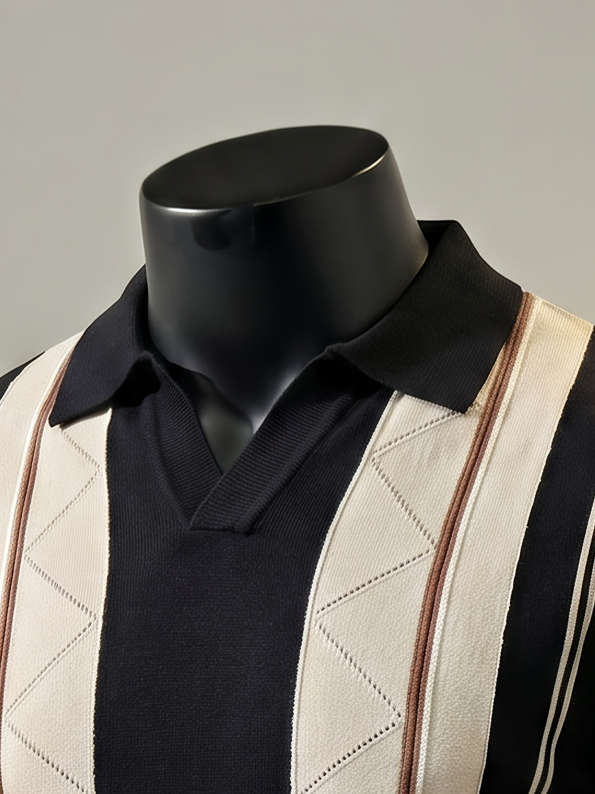 Men's Knitted Short-Sleeve Polo Shirt with Breathable Knit Mesh Eyelet Design, Multi-Color Contrast Striped Jacquard Knit Pattern, American-Style Lapel with Seagull Collar, Stylish and Slimming, Light Luxury Fashion, Designer Style Golf Polo Top - Black