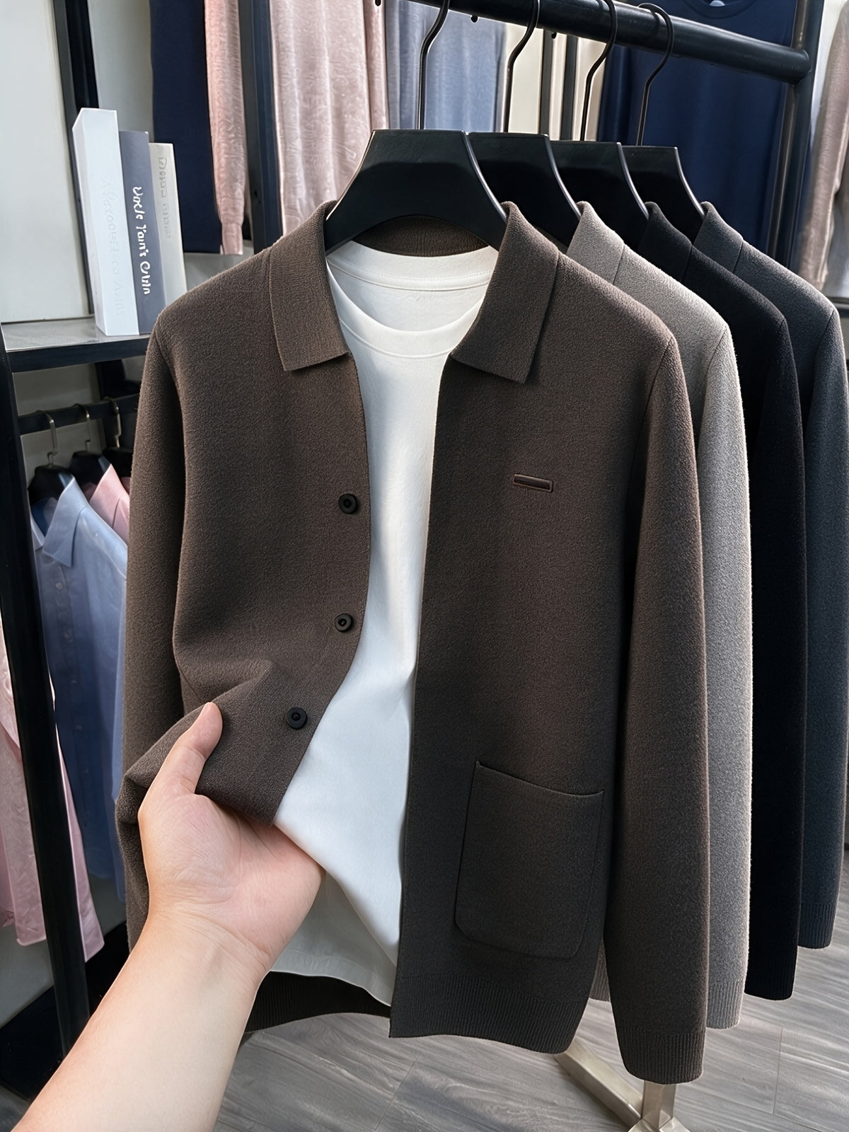 Du Jing Lan OBM Men's Autumn/Winter New Arrival Knitted Cardigan, Old Money Style Solid Color Single-Breasted Open Front Lapel Knit Cardigan, Men's Business Casual Fashion Open Front Knit Cardigan Top, Suitable for Layering in Spring - Coffee Color