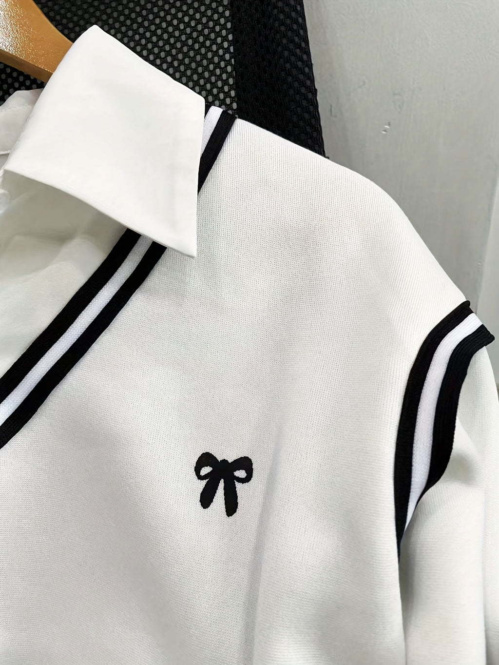 Ladies' Elegant Fashion Bow Print Striped Splicing Sweatshirt - White