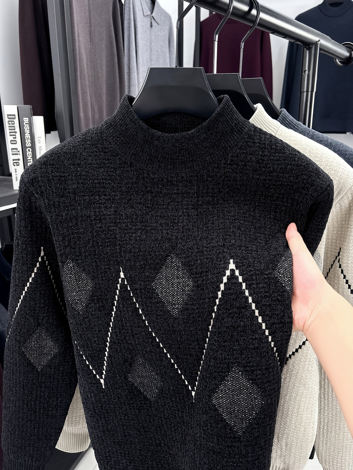 Minimalist Urban Crewneck Sweater for Portable Daily Commuting - Black