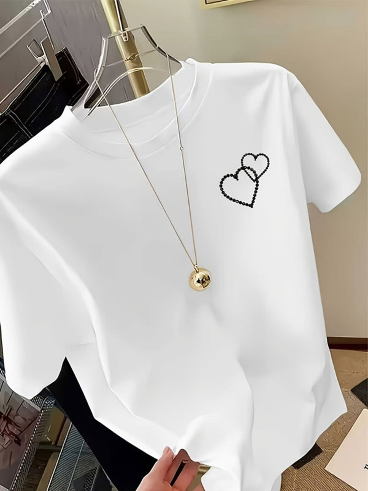 Women'S White Round Neck Short Sleeve Trendy Coquette Heart Print T-Shirt, Left Chest Black Beaded Effect Graphic, Comfortable Casual Daily Top - White