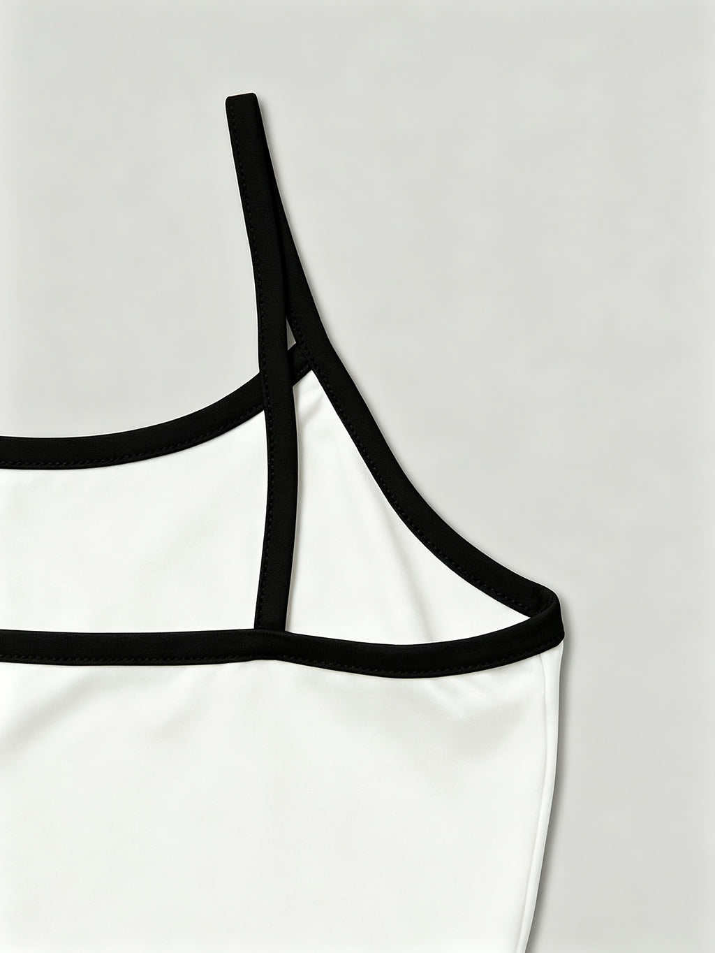1pc Women's Mini Camisole Top with a Playful and Energetic Cat Print. Features a Cool and Edgy Vibe, Effortlessly Creating a Girly Style. Offers a Youthful and Age-reducing Effect, Adding Both Vitality and a Youthful Look. Suitable for Various Styles - White And Black