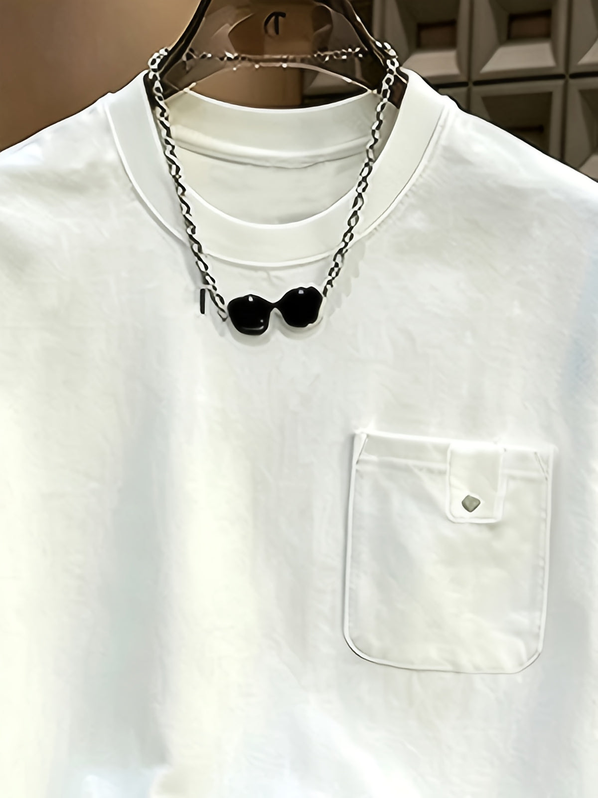 Men's New Summer Apparel, Unique and Distinctive Chest Pocket Pure Color Short Sleeve T-Shirt, Crew Neck, Elegant Gentleman's Trendy Tee - White