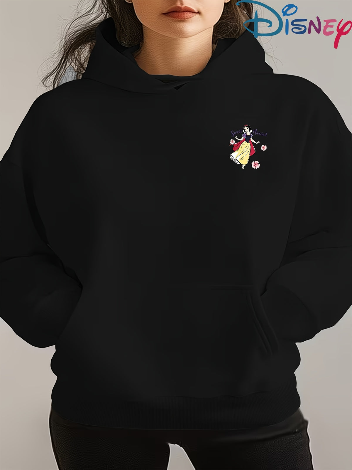 Genuine Women'S Summer Clothing, Snow White Wedding Theme Cartoon Pattern with Flowers And Text Decoration, Autumn Winter Fashion Fleece-Lined Hooded Sweatshirt, Women'S Printed Casual Elegant Top, Cute Top - Black