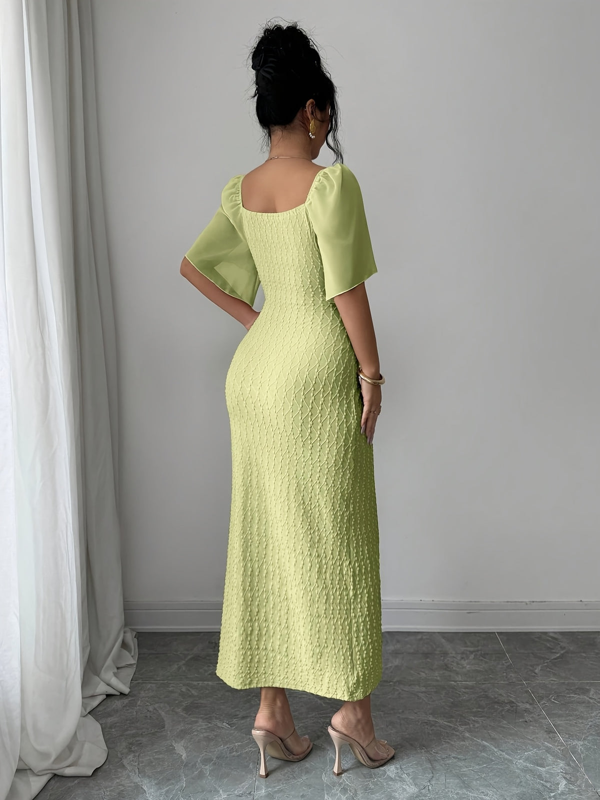 Elegant French-Style Gentle Fit Bodycon Dress with Metal Buckle Accent Pleats, Figure-Flattering Temperament Long Dress for Daily Commute, Dates, and Dinner Parties, Women's Clothing - Light Green