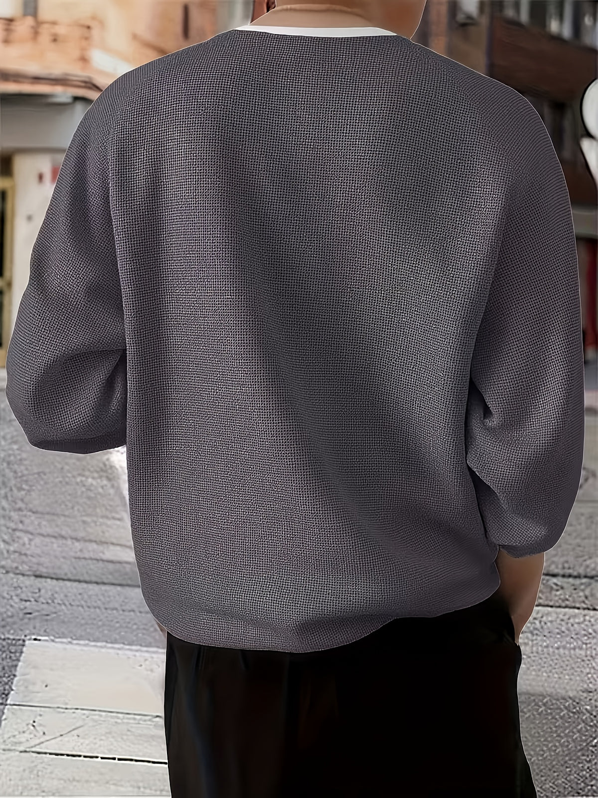 A Men's Fashion Sweatshirt Made of Waffle Knit Fabric, Featuring a Loose Fit. This Long-sleeve Top Is Suitable as a Base Layer for Spring and Autumn, Ideal for Casual Attire - Grey