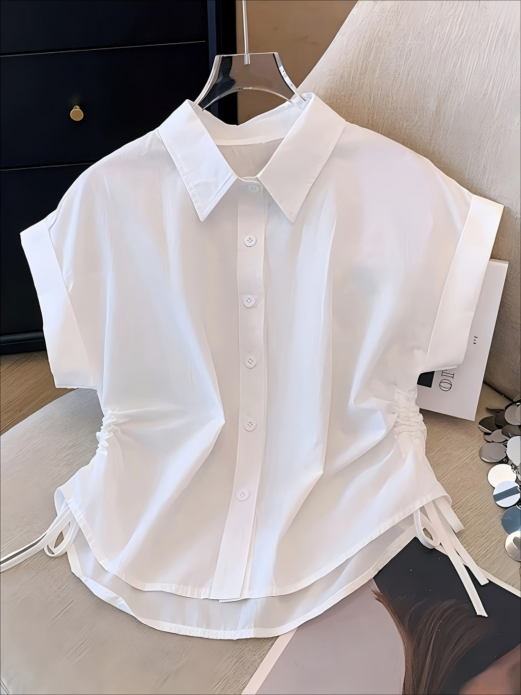 Women's Casual Short-Sleeve Single-Breasted Button-Up Short Shirt with Drawstring, Simple Loose Fit Top for Outings and Commuting, Suitable for Summer - White